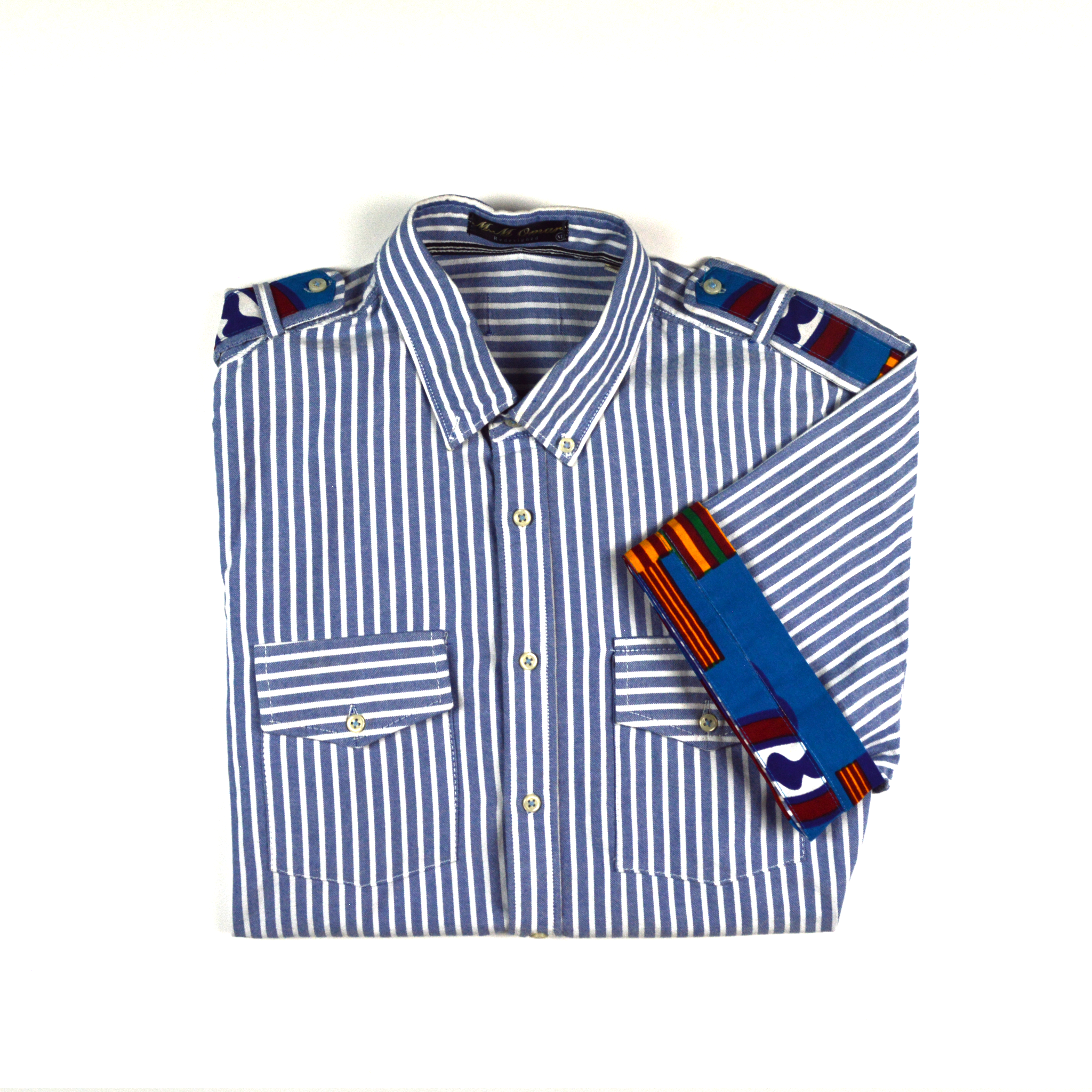 Blau weis gestreiftes Hemd mit afrikanischen Waxdruckmuster