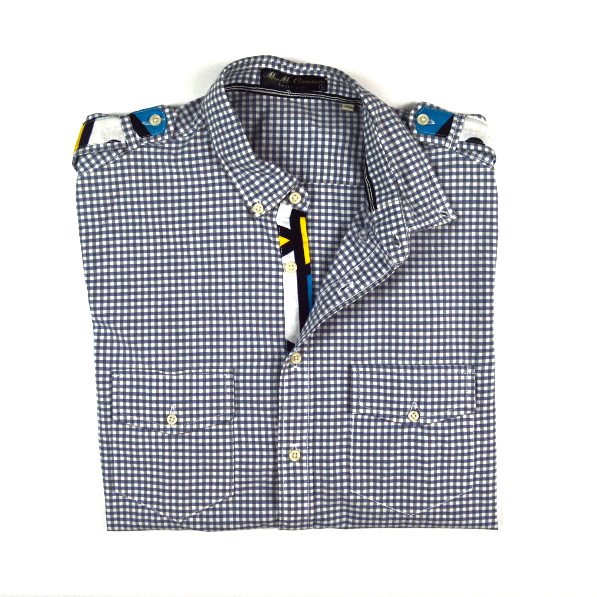 Weis blau karriertes Hemd mit afrikanischen Waxdruckmustern