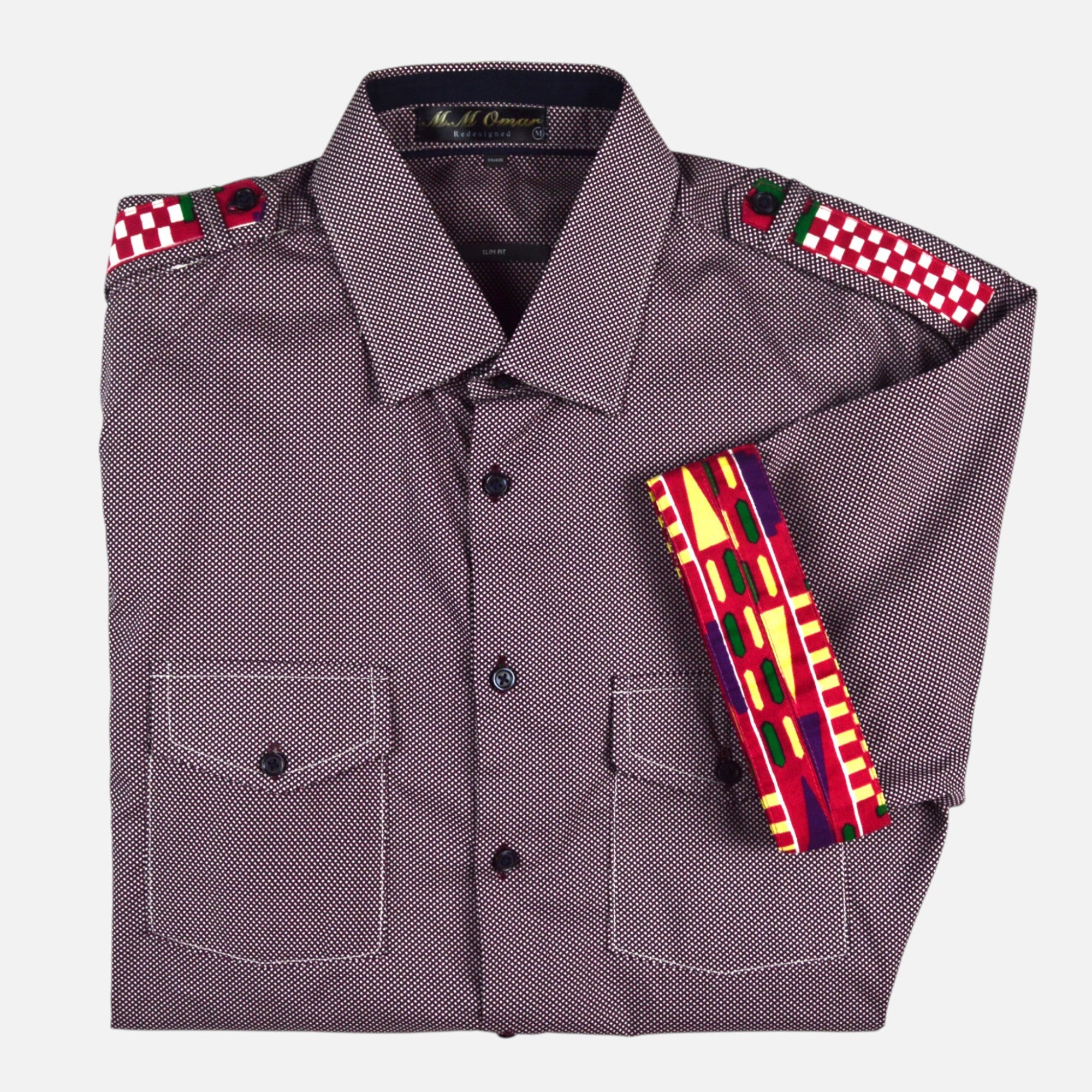 Afari Hemd – Detailaufnahme der Schulterklappe und Manschetteninnenseite mit Waxdruckmuster (Flatlay auf weißem Hintergrund)