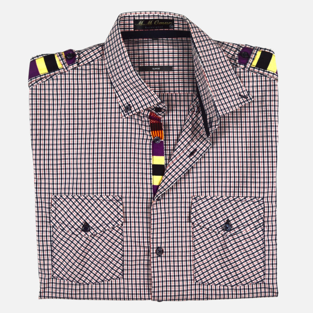 Afari Hemd – Detailaufnahme der Knopfleiste und Schulterklappe (Flatlay auf weißem Hintergrund)