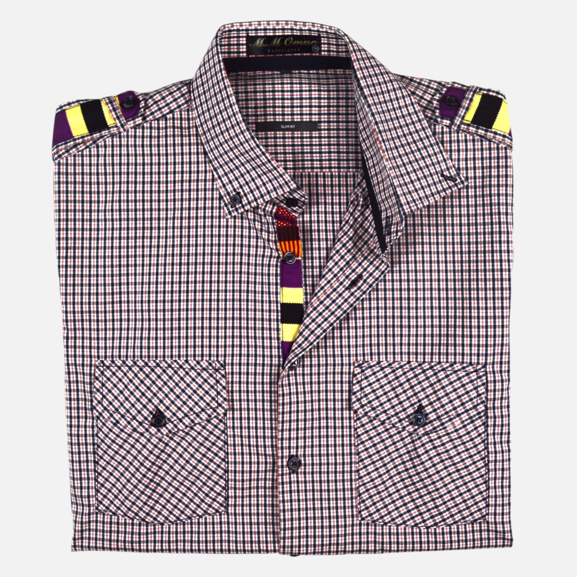 Afari Hemd – Detailaufnahme der Knopfleiste und Schulterklappe (Flatlay auf weißem Hintergrund)