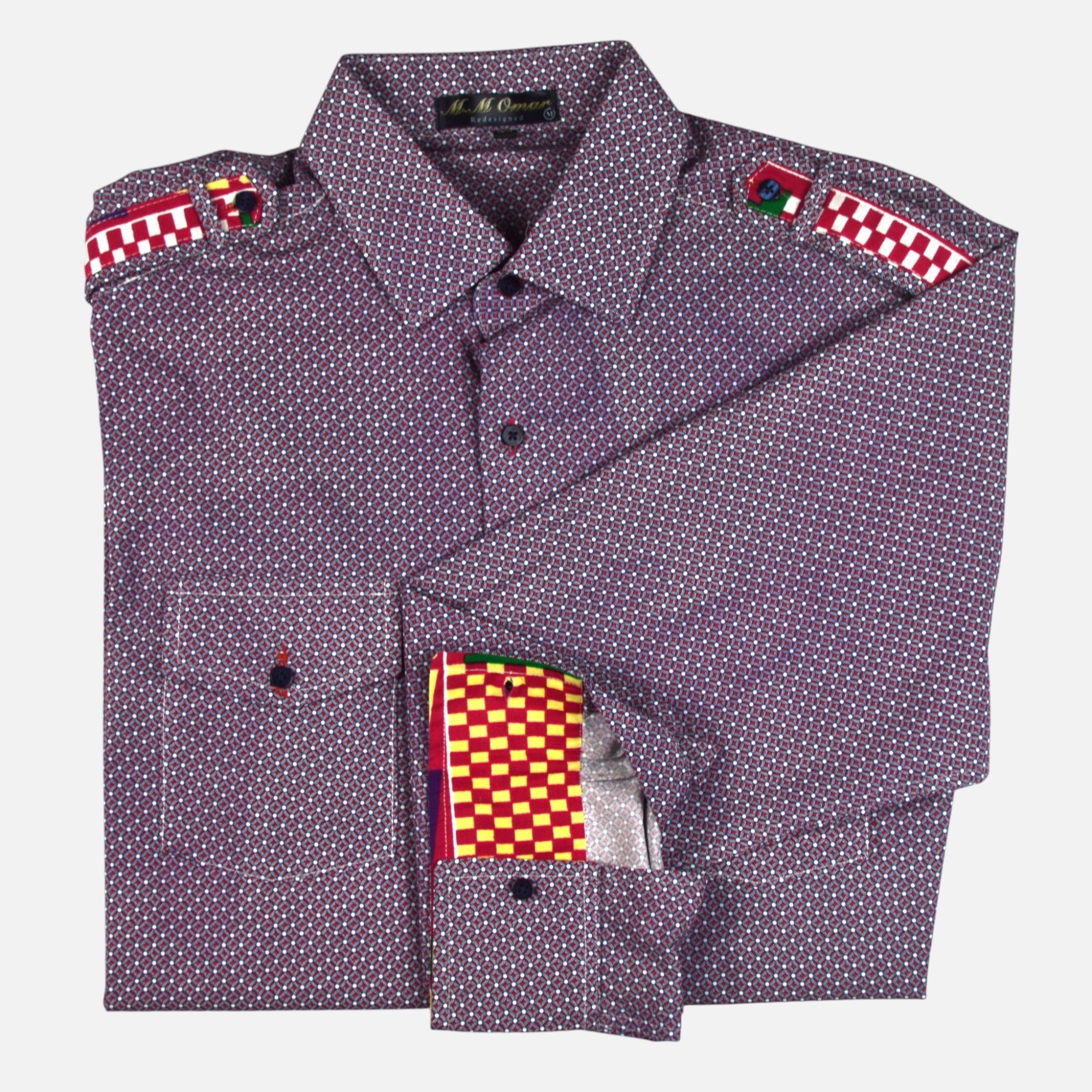 Afari Hemd – Detailaufnahme der Schulterklappe und Manschetteninnenseite mit Waxdruckmuster (Flatlay auf weißem Hintergrund)