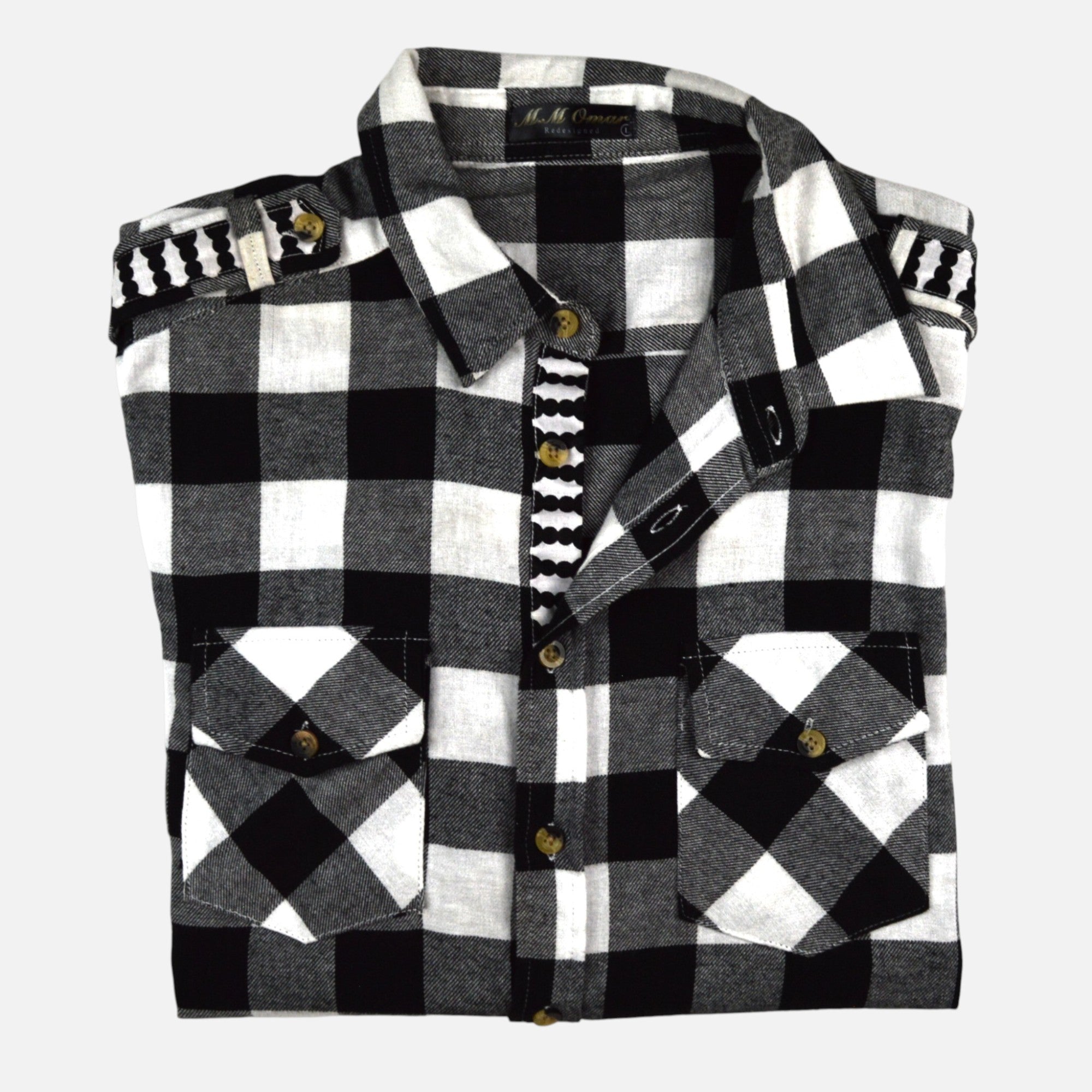 Afari Hemd – Detailaufnahme der Knopfleiste und Schulterklappe (Flatlay auf weißem Hintergrund)